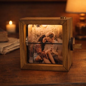 Boîte à rabat photo personnalisée en bois avec lumière - Livre photo personnalisé à manivelle, souvenir romantique, cadeau d'anniversaire et de couple