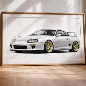 Może przedstawiać: Oprawiony wydruk białego samochodu sportowego, Toyota Supra, ze złotymi kołami. Samochód jest przedstawiony z boku na białym tle. Grafika jest prezentowana w pokoju z drewnianą podłogą i białymi ścianami.