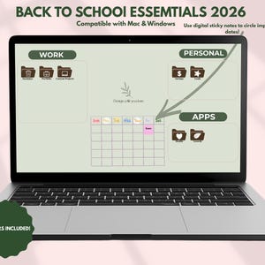 Puede incluir: Un portátil que muestra un organizador de escritorio digital con el texto "BACK TO SCHOOL ESSENTIALS 2026". La pantalla muestra secciones para trabajo, personal y aplicaciones, un calendario y una insignia verde con el texto "3 COLORS INCLUDED!"