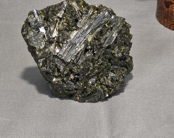 Green epidote specimen self standing