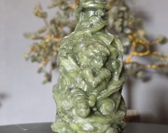 Serpentine jade bottle