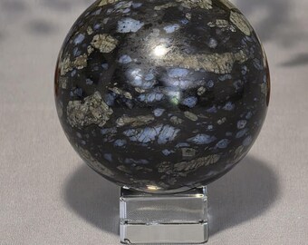 Que sera sphere on stand