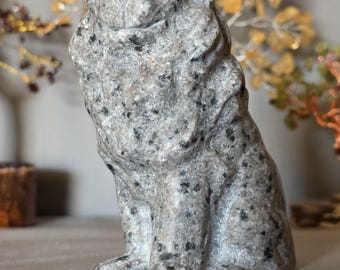 Yooperlite Lion Sculpture - Fluorescent UV Reactive Stone Carving