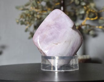 Lavender Kunzite specimen