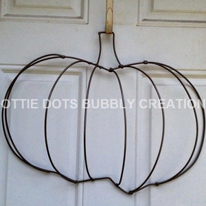 3-D Pumpkin Wire Wreath Form