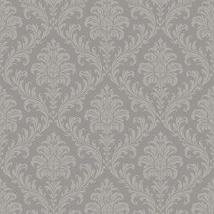 Può includere: Un motivo senza cuciture di un design damascato grigio. Il motivo presenta un motivo floreale ripetuto con foglie a spirale e disposizioni simmetriche. Lo sfondo è di un colore grigio solido e attenuato, che fornisce un sottile contrasto con gli elementi floreali grigi più chiari.