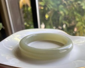 Brazalete de jade nefrita verde celadón cremoso certificado de 56,3 mm, XJ He Tian Yu, densidad excelente.
