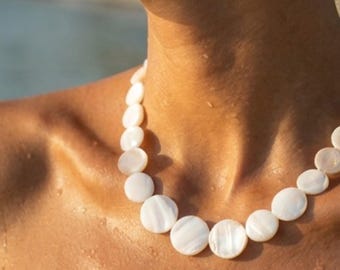 Natural Shell Statement Necklace – Elegant Coastal Summer Jewelry for Beach Escapes