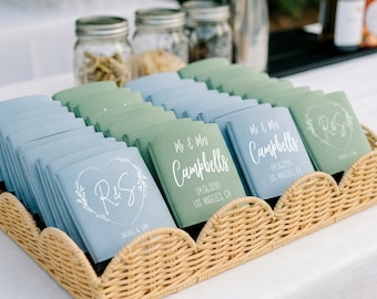 Aangepaste neopreen blikjeskoelers voor bruiloften, gepersonaliseerde spreuken met namen van koppels, vrijgezellenfeesten Aandenkens | Bulkbestelling