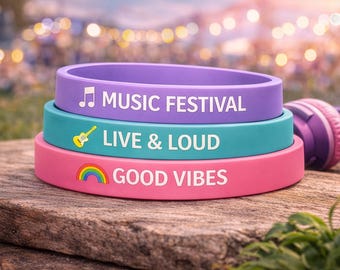 Op maat gemaakte polsbandjes met zeefdruk Gepersonaliseerde rubberen armband Levendige kleuren voor je foto's en teksten