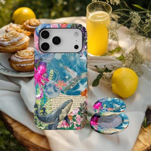 Puede incluir: Funda de teléfono inteligente y pop socket a juego con un diseño temático del océano. La funda y el pop socket muestran una ballena, un pulpo y una tortuga sobre un fondo azul con elementos florales y de texto.