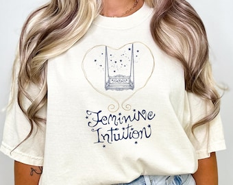 Feminine Intuition Graphic Tee, Boho Swing Star Design, trendige Y2K Style Shirt, Geschenk für Mädchen