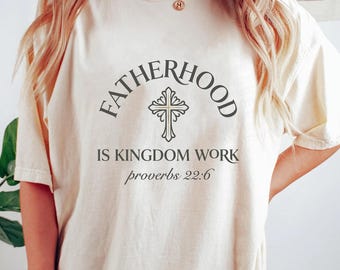 Bibel Vers Vaterschaft Shirt Vatertagsgeschenke Christian Dad Shirt Personalisiertes Kinder Papa Shirt Vaterschaft ist Königreich Arbeit T-Shirts