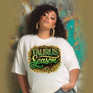 Op de afbeelding: Een set van drie keramische mokken met een gespikkelde, matte afwerking. De mokken zijn in crème, lichtbruin en donkerbruin. Elke mok heeft een eenvoudig, minimalistisch ontwerp.