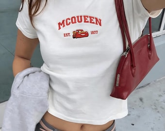 Camiseta infantil bordada do Relâmpago McQueen - Camisetas Disney Cars McQueen Est 1977, Camiseta retrô da Disney, Estética vintage, Camiseta fofa de desenho animado