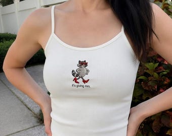 C'est un débardeur court brodé rouge, chemise raton laveur mariée drôle, noyau de fée mignon été, haut EVJF, cadeau de shower de bébé