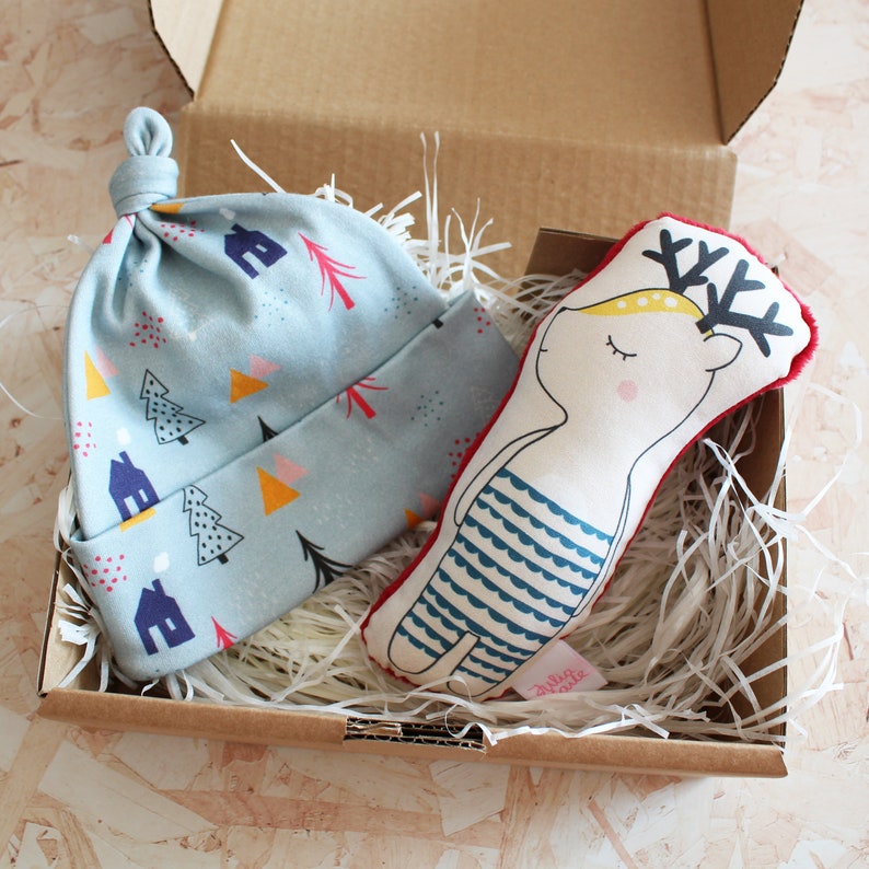 Forest Friends Gift Box Rattle and baby hat image 9