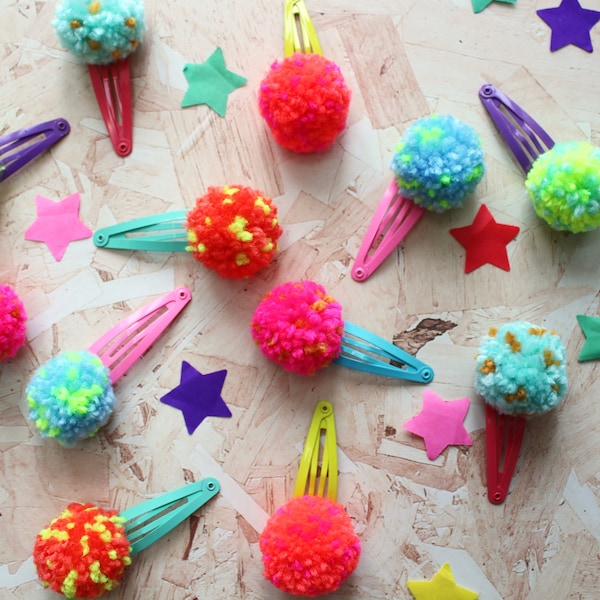 Barrettes pompon fluo