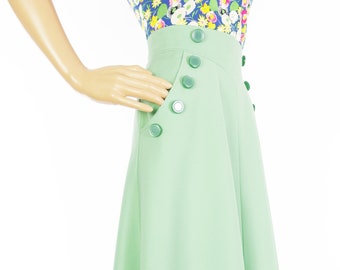 Lovely 70s Does 40s Mint Green Flared A-line Midi Skirt With Green MOP-Look Buttons