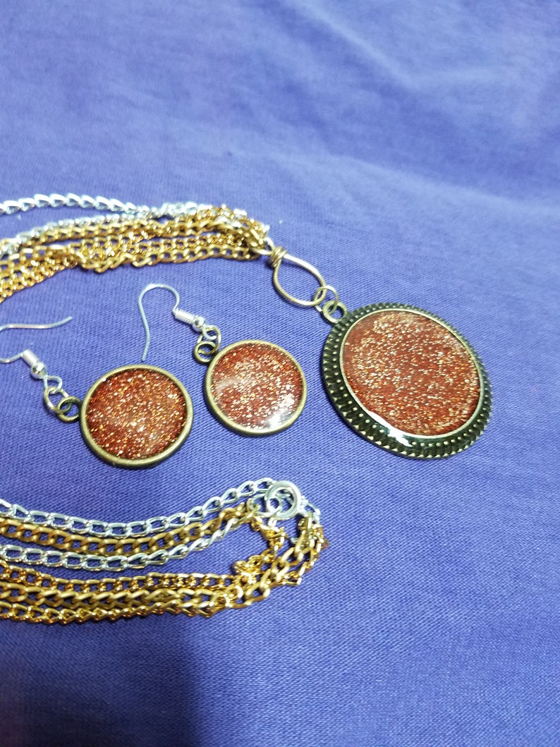 SALE Glitter Resin Necklace /& Earring Set In Antiqued Brass