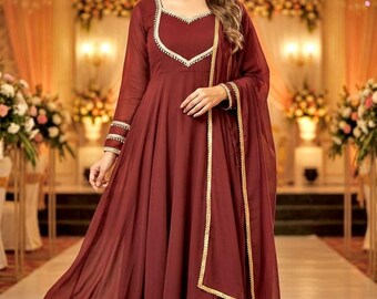 Elegante abito Anarkali color bordeaux da donna / Completo in georgette firmato con dettagli in pizzo dorato