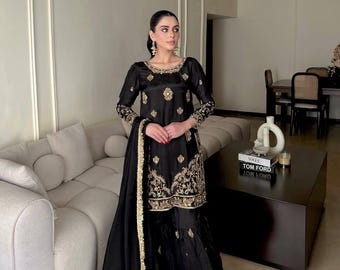 Completo Sharara nero firmato / Kurta in seta Chinon con paillettes e ricami Zari