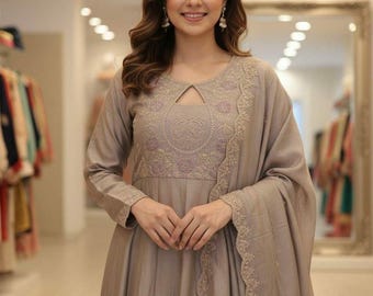 Completo Kurta Anarkali in seta Vichitra firmato / Dupatta ricamata con bordo smerlato, abbigliamento festivo
