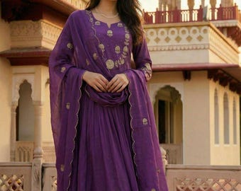 Abito in seta Chanderi firmato, 3 pezzi / Ricamo floreale, Dupatta in organza smerlata