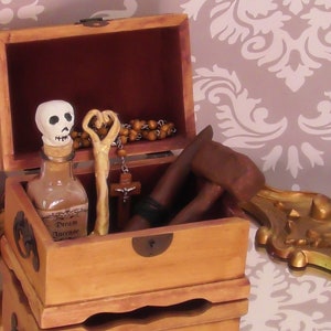 Vampire Hunting Kit Vampire Slayer Hunter with Stake Mallet Holy Rosary Crypt Key Incense Halloween Decoration Christmas Gift OOAK