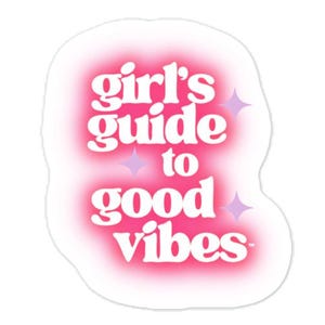 Puede incluir: Una pegatina blanca con un diseño rosa y morado. La pegatina presenta el texto "girl's guide to good vibes" en una fuente de burbujas con un brillo de neón rosa. Acentos de estrellas moradas están en el lado derecho.