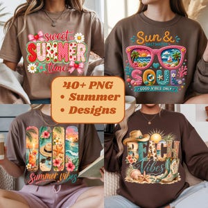 Könnte beinhalten: Eine Kollektion aus vier braunen T-Shirts und Sweatshirts mit verschiedenen sommerlichen Grafikdesigns, darunter Erdbeeren, Sonnenbrillen, Strandszenen und Cowboystiefel, ergänzt durch Schriftzüge wie sweet summer time.