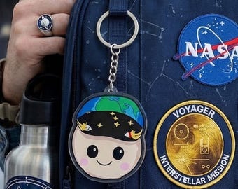 RISE Artemis II Keychain, Moon Joy Wooden Keychain, Moon Stars Space Keychain Cute Handmade Planet Gift