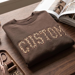Camisa personalizada com aplique bordado de leopardo, camisa personalizada com estampa de chita, camisa bordada com aplique de chita, presente para amantes de leopardos