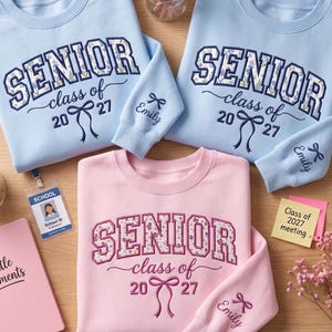 2027年卒業生向けフラワーアップリケ刺繍スウェットシャツ、2027年卒業生、ギンガムアップリケ刺繍スウェットシャツ、カスタム卒業ギフト