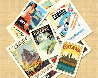 Puede incluir: Una colección de postales de viaje vintage con destinos canadienses. Las postales muestran ilustraciones coloridas y texto, incluyendo "Banff", "Quebec" y "Ottawa". Las tarjetas están dispuestas sobre una superficie texturizada de color marrón claro.