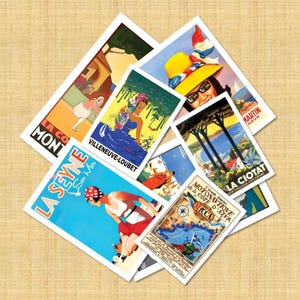 Op de afbeelding: Een verzameling vintage reisposters met kleurrijke illustraties en tekst. De posters tonen verschillende locaties, waaronder "LA SEYNE Sur Mer", "VILLENEUVE-LOUBET" en "LA CIOTAT". De posters hebben een retro-esthetiek.