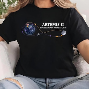 Puede incluir: Un juego de tres tazas de cerámica con un acabado moteado y mate. Las tazas son de color crema, gris claro y gris oscuro. Cada taza tiene un diseño simple y minimalista, ideal para café o té.