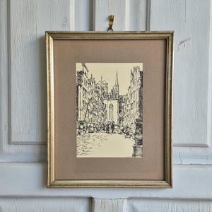 Dibujo original en tinta sobre papel - Dibujo enmarcado de la calle Mariacka - Gdansk, Polonia - Ilustración de paisaje urbano vintage