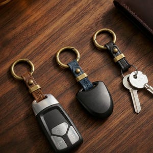 Portachiavi sottile personalizzato in pelle con anello e clip, portachiavi compatto, portachiavi per auto per marito, papà, regalo per testimoni dello sposo, da portare sempre con sé.