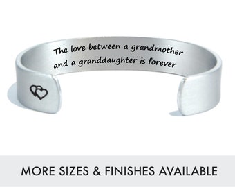 Bracciale Con Bead Rosa Per Nonna E Nipote – Inciso 'L'amore Tra Una Nonna E Una Nipote è Per Sempre'