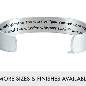 Regalo de niña adolescente / Soy la pulsera de la tormenta / El destino susurra al guerrero / Regalo de recuperación / Girl Power / Pulsera motivacional / Brazalete de joyería