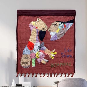Guernica Echoes – Handgjort konstquilt | Uttrycksfull textil väggbonad | Samtida konstverk i blandade tyger och fibrer