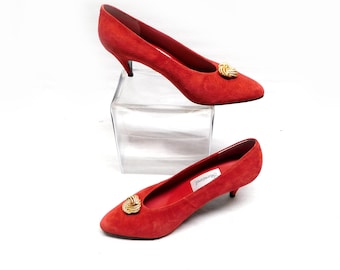 Vintage 80s red suede pump size 7 1/2, 80s red fashion heels with gold knot