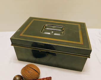Caja de banqueros de metal antigua de principios de 1900 con llave, caja de escritura de documentos en efectivo, caja de metal negro