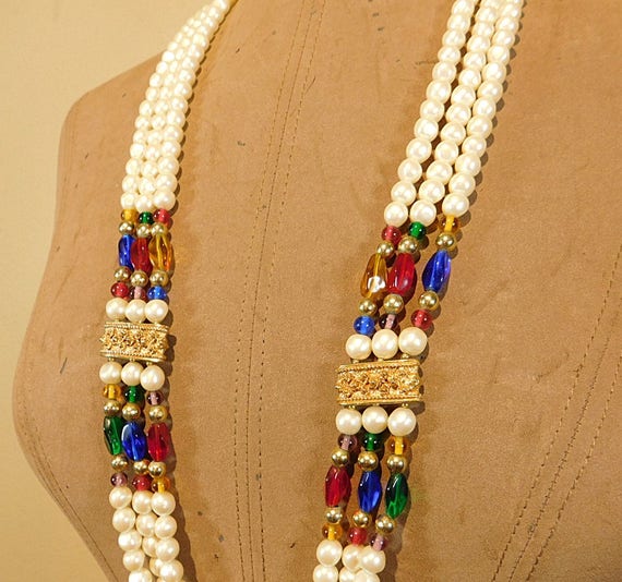 Vintage  80s  3 strands simulated glass pearls an… - image 4