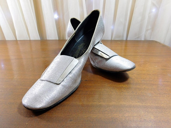 Vintage 60's Mod Charm Step size 7 1/2-8 silver