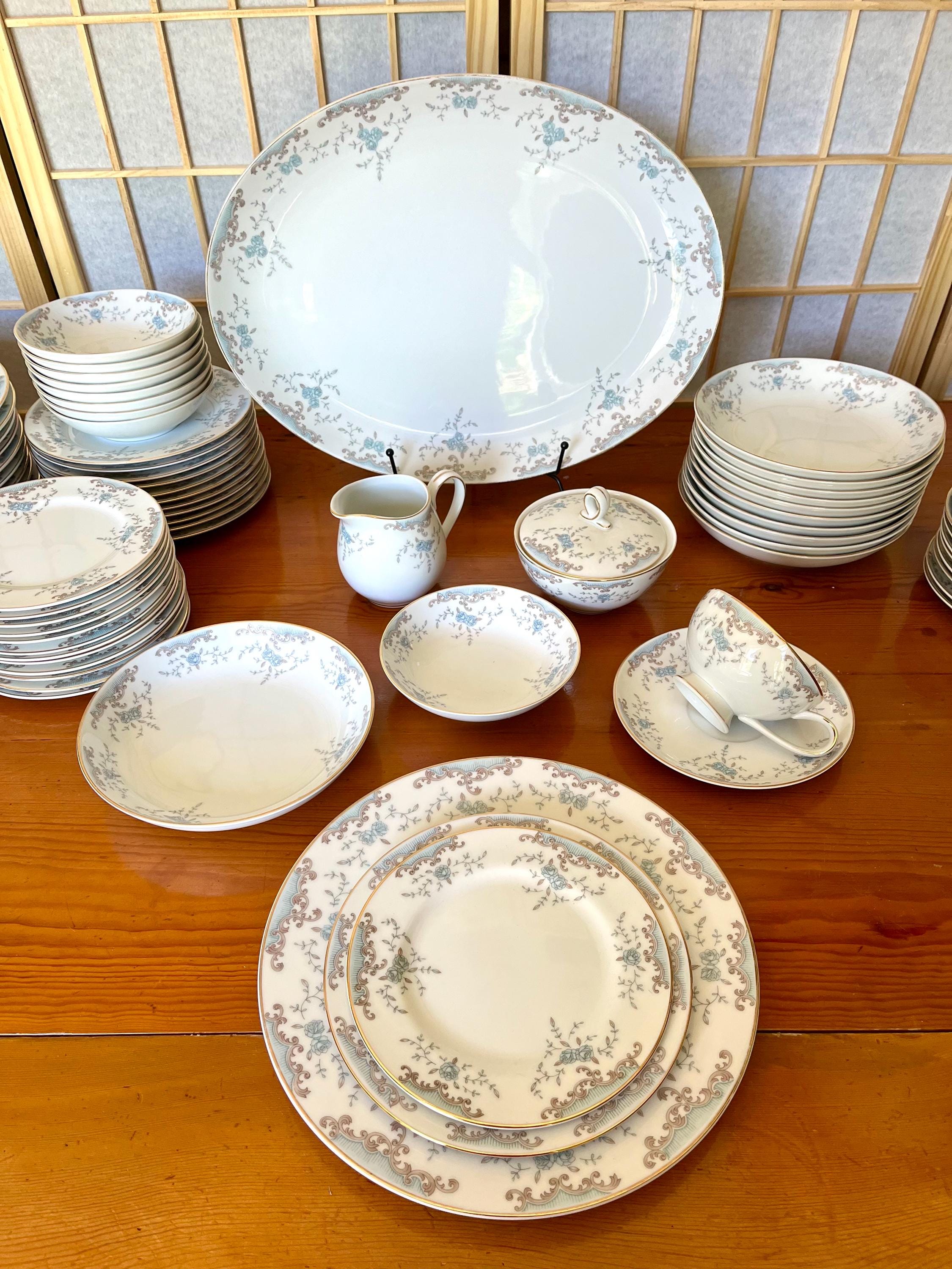 【英国ビンテージ】エリザベサン★ブルーフラワー★トリオ Imperial China Seville 5303: 81-piece Set, Blue Roses, Gold Trim
