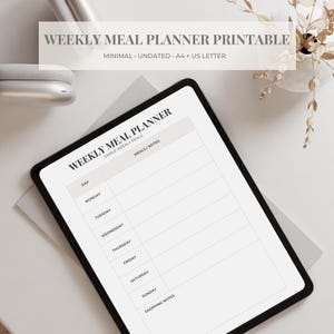 Könnte beinhalten: Ein digitaler Wochenessensplaner zum Ausdrucken mit minimalistischem Design. Der Planer enthält Abschnitte für jeden Wochentag, Mahlzeiten und Notizen. Der Text "WEEKLY MEAL PLANNER PRINTABLE" steht oben. Der Planer hat die Größe A4 und US Letter.
