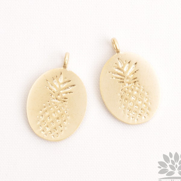 P1070-MG// Matt Gold Plated Carved Pineapple Oval Coin Pendant, 2pcs