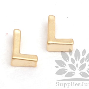 IP002-G-L// Colgante inicial simple "L" chapado en oro mate, 2 piezas